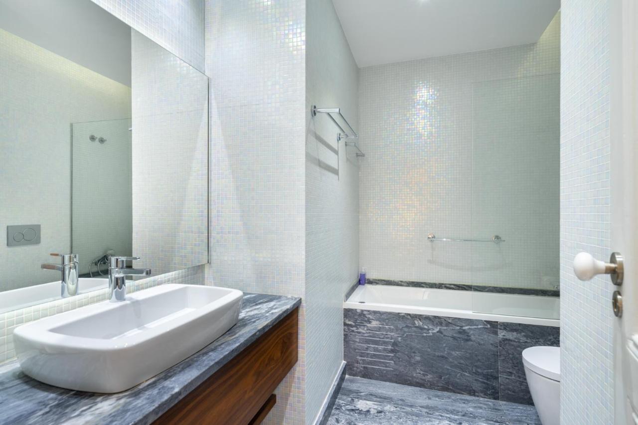 Whome Luxury Stay In Prime Location W/ Ac, Lift & Private Patio Lisboa Exteriör bild